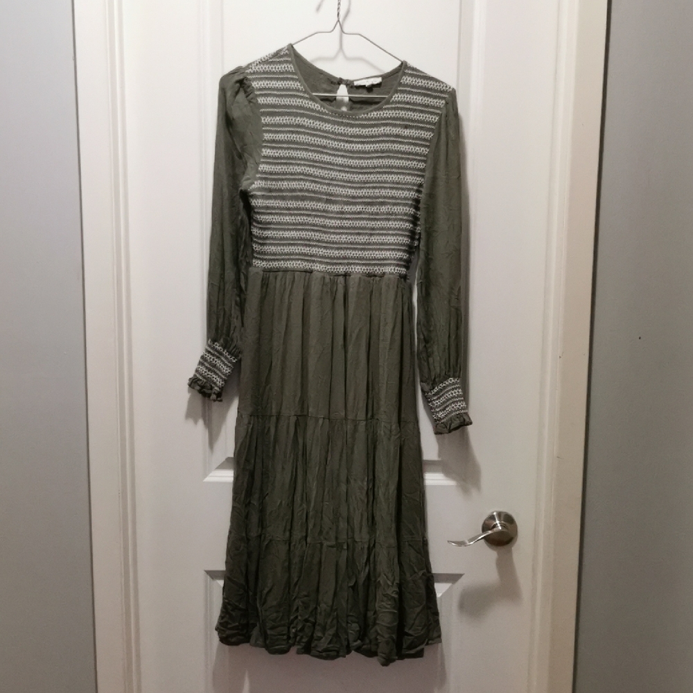 Elegant Long Sleeve Dress in Olive.Both waist and pit to pit can stretch to 20in